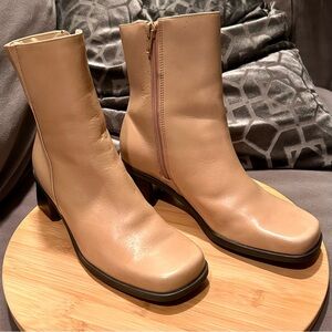 Naturalizer Tan Leather Square Toe Block Heel Ankle Boots in size 7M